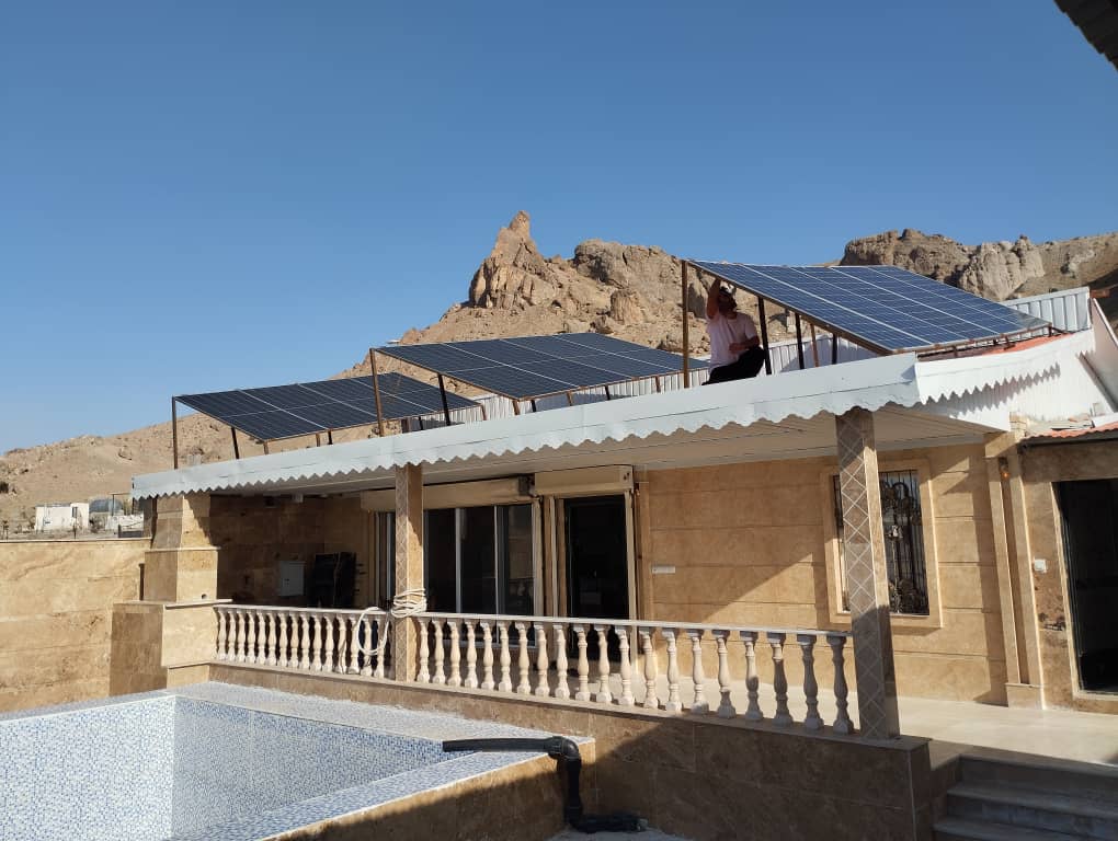 نصب پنل خورشیدی در محل